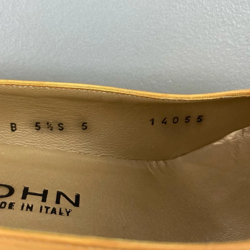 St. John Women's 2 Tone Tan and White Cap Pointed Toe Heels Women's size 6